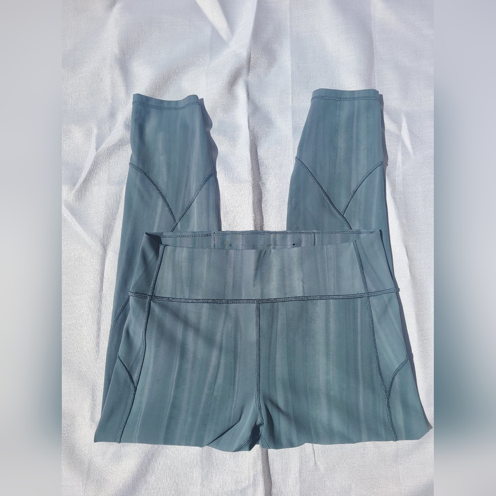 Lululemon in Movement Tight 25"